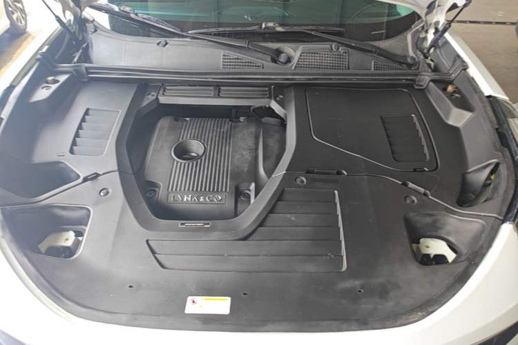 Used Lynk & Co 01 2017 2.0T Two-Wheel-Drive Version Engine Bay