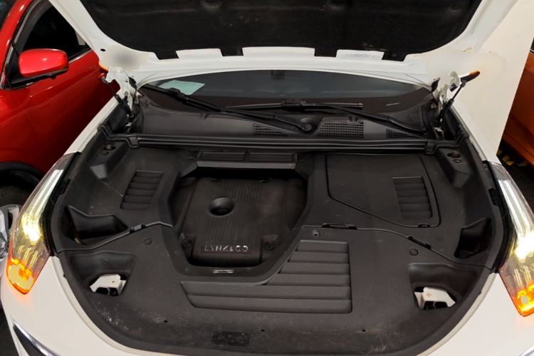 Used Lynk & Co 01 2017 2.0T Two-Wheel Drive Pro Edition Engine Bay