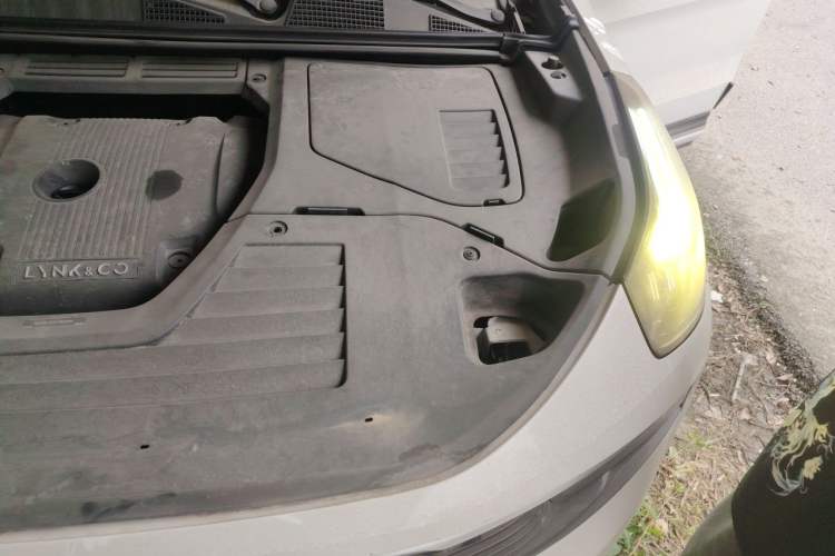 Used Lynk & Co 01 2017 2.0T Two-Wheel Drive Pro Edition Engine Bay Left