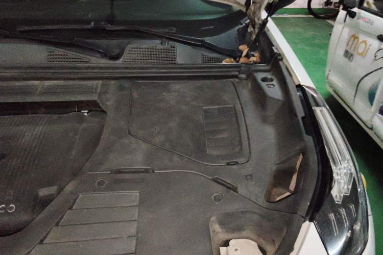 Used Lynk & Co 01 2017 2.0T Two-Wheel Drive Pro Edition Engine Bay Left