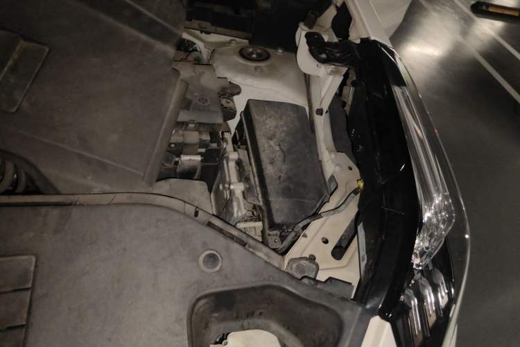 Used Lynk & Co 01 2017 2.0T Two-Wheel Drive Pro Edition Engine Bay Left