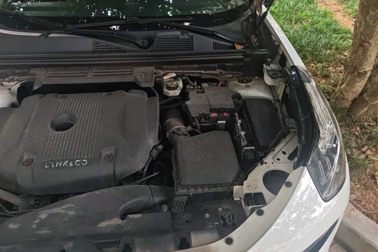 Used Lynk & Co 01 2017 2.0T Two-Wheel Drive Pro Edition Engine Bay Left
