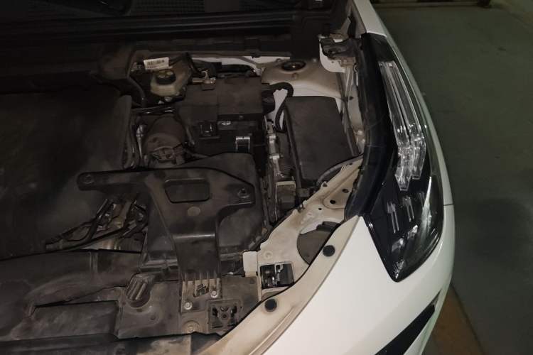 Used Lynk & Co 01 2017 2.0T Four-Wheel Drive Pro Edition Engine Bay Left