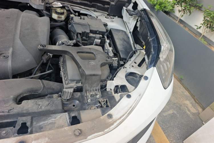 Used Lynk & Co 01 2017 2.0T Two-Wheel Drive Pro Edition Engine Bay Left