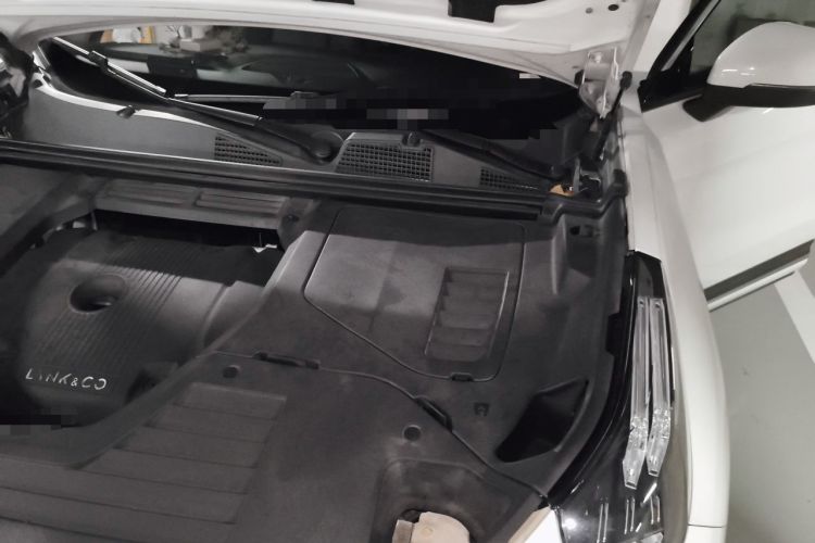 Used Lynk & Co 01 2017 2.0T Two-Wheel Drive Pro Edition Engine Bay Left