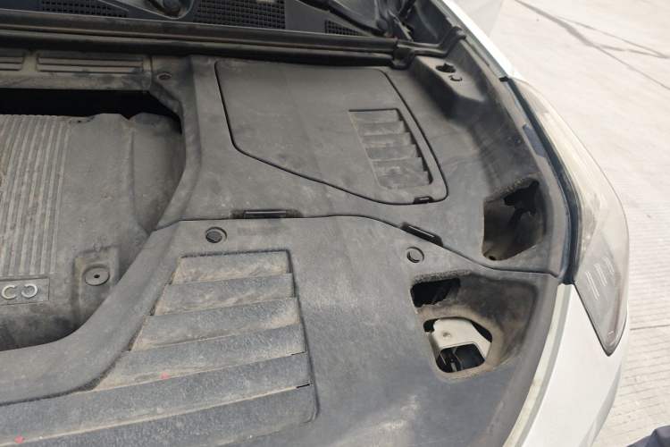 Used Lynk & Co 01 2017 2.0T Four-Wheel Drive Pro Edition Engine Bay Left