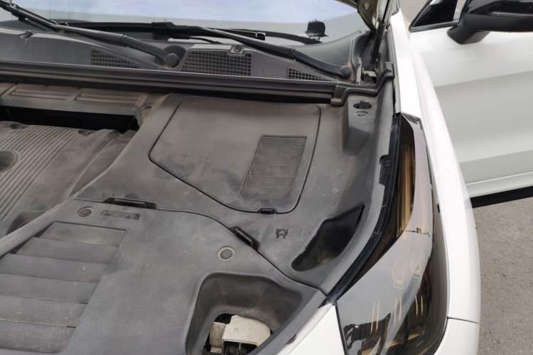 Used Lynk & Co 01 2017 2.0T Four-Wheel Drive Pro Edition Engine Bay Left
