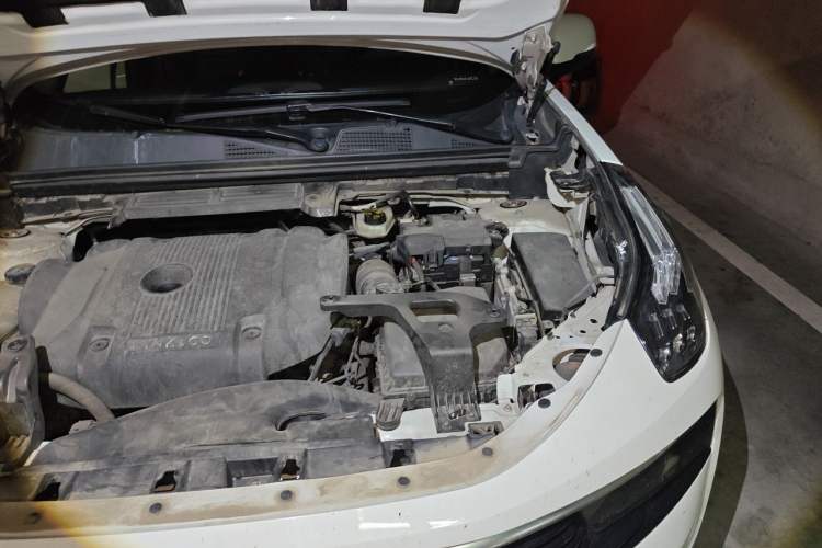 Used Lynk & Co 01 2017 2.0T Two-Wheel Drive Pro Edition Engine Bay Left