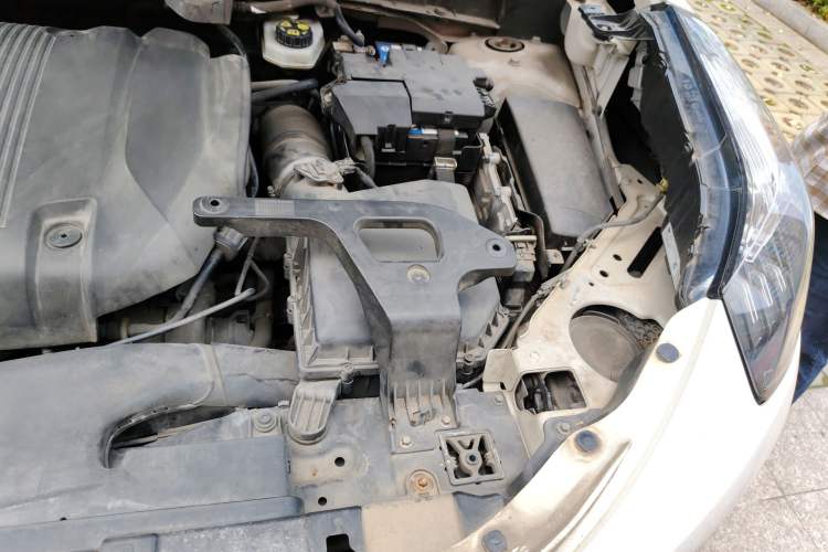 Used Lynk & Co 01 2017 2.0T Two-Wheel-Drive Version Engine Bay Left