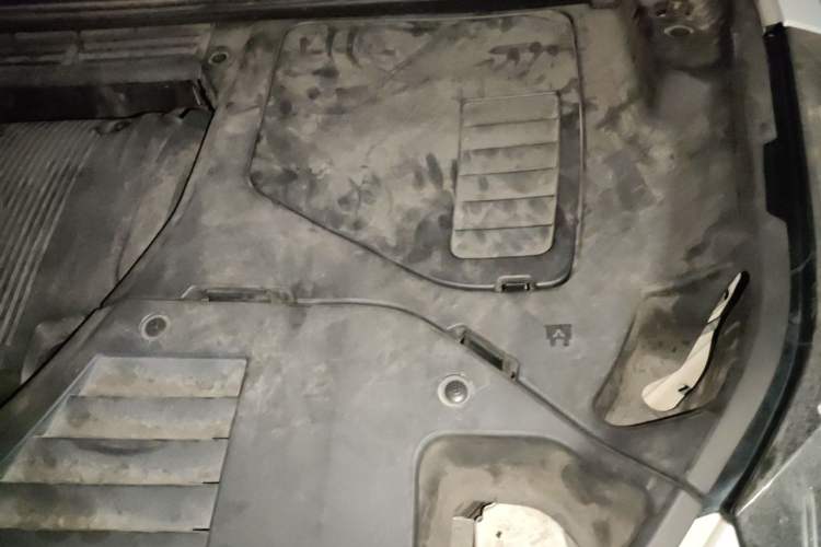 Used Lynk & Co 01 2017 2.0T Two-Wheel-Drive Version Engine Bay Left
