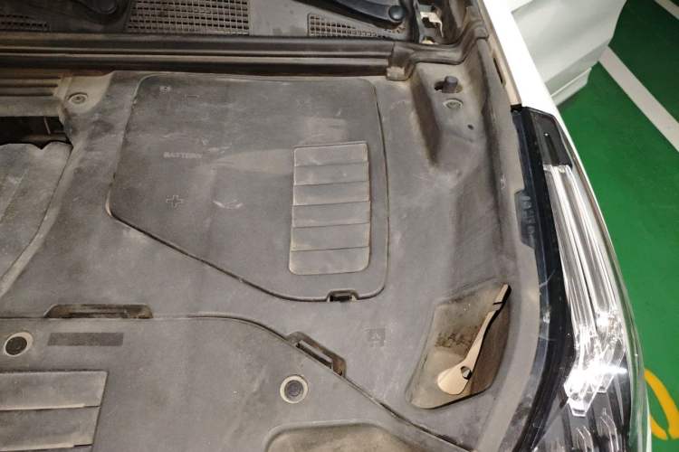 Used Lynk & Co 01 2017 2.0T Four-Wheel Drive Pro Edition Engine Bay Left