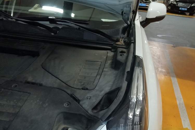 Used Lynk & Co 01 2017 2.0T Two-Wheel-Drive Version Engine Bay Left
