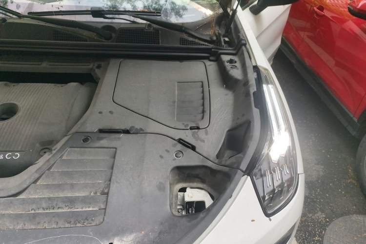 Used Lynk & Co 01 2017 2.0T Four-Wheel Drive Pro Edition Engine Bay Left