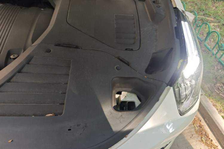 Used Lynk & Co 01 2017 2.0T Four-Wheel Drive Pro Edition Engine Bay Left