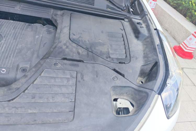 Used Lynk & Co 01 2017 2.0T Four-Wheel Drive Pro Edition Engine Bay Left