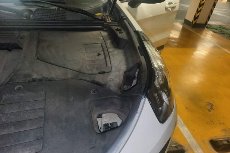 Used Lynk & Co 01 2017 2.0T Two-Wheel-Drive Version Engine Bay Left