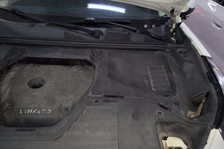 Used Lynk & Co 01 2017 2.0T Two-Wheel Drive Pro Edition Engine Bay Left