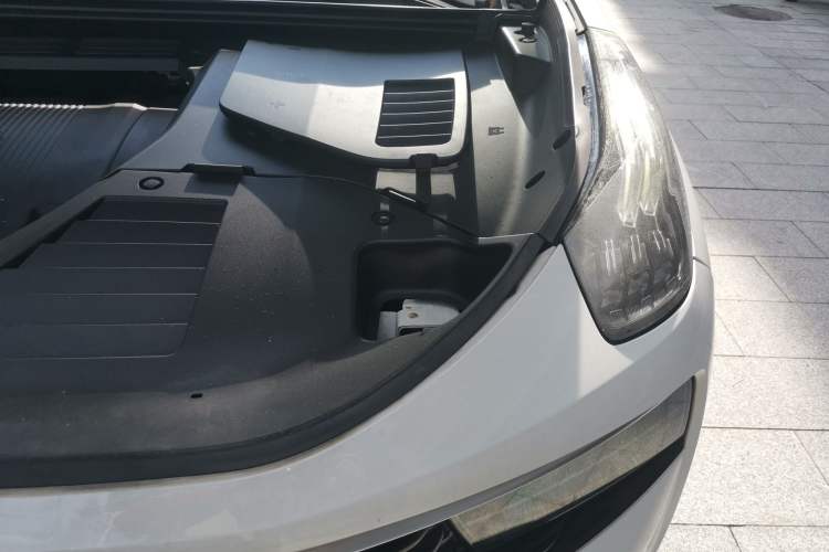 Used Lynk & Co 01 2017 2.0T Two-Wheel Drive Pro Edition Engine Bay Left