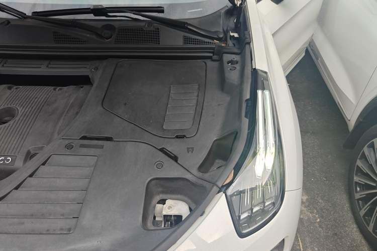 Used Lynk & Co 01 2017 2.0T Four-Wheel Drive Pro Edition Engine Bay Left