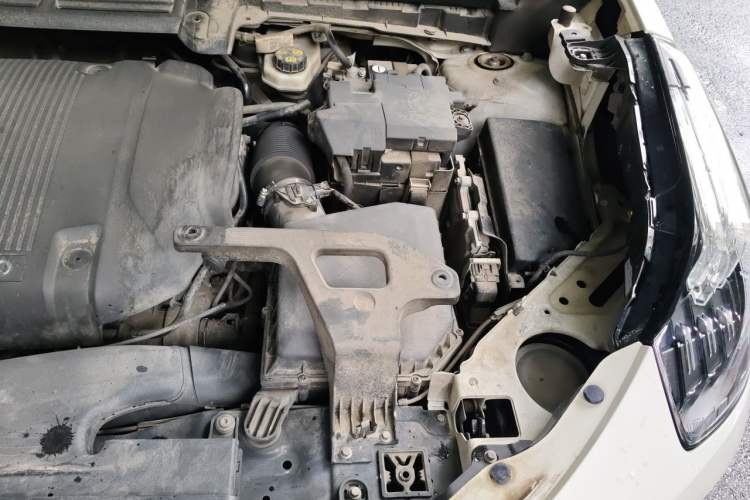 Used Lynk & Co 01 2017 2.0T Two-Wheel-Drive Version Engine Bay Left