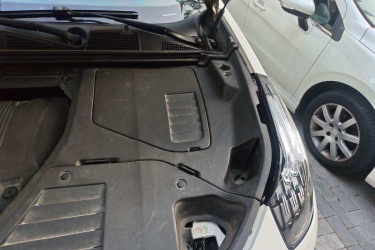 Used Lynk & Co 01 2017 2.0T Two-Wheel Drive Pro Edition Engine Bay Left