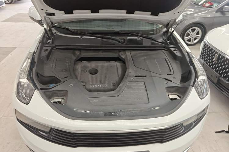 Used Lynk & Co 01 2017 2.0T Two-Wheel Drive Pro Edition Engine Bay