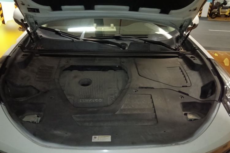 Used Lynk & Co 01 2017 2.0T Two-Wheel-Drive Version Engine Bay
