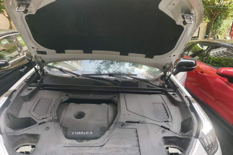 Used Lynk & Co 01 2017 2.0T Four-Wheel Drive Pro Edition Engine Bay