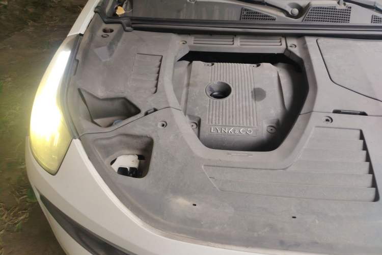 Used Lynk & Co 01 2017 2.0T Two-Wheel Drive Pro Edition Engine Bay Right