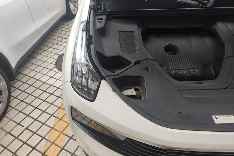 Used Lynk & Co 01 2017 2.0T Two-Wheel Drive Pro Edition Engine Bay Right