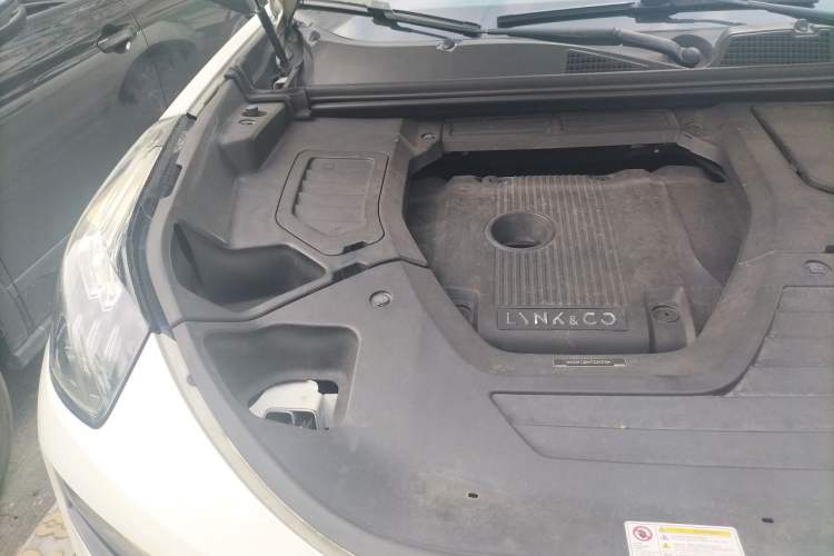 Used Lynk & Co 01 2017 2.0T Two-Wheel Drive Pro Edition Engine Bay Right