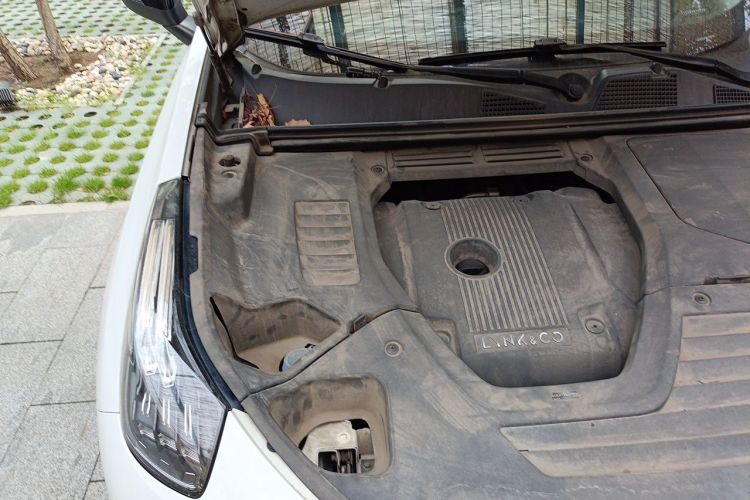 Used Lynk & Co 01 2017 2.0T Four-Wheel Drive Pro Edition Engine Bay Right