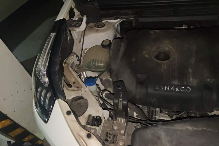 Used Lynk & Co 01 2017 2.0T Four-Wheel Drive Pro Edition Engine Bay Right