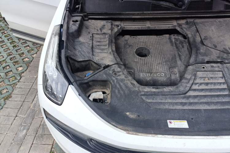 Used Lynk & Co 01 2017 2.0T Two-Wheel Drive Pro Edition Engine Bay Right