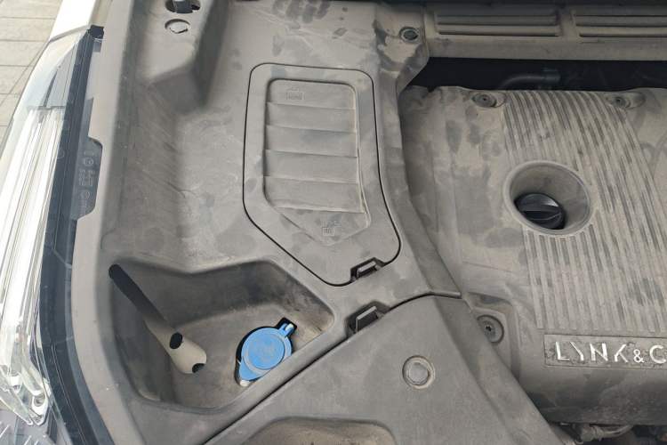 Used Lynk & Co 01 2017 2.0T Two-Wheel Drive Pro Edition Engine Bay Right
