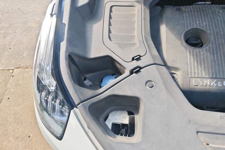 Used Lynk & Co 01 2017 2.0T Two-Wheel Drive Pro Edition Engine Bay Right