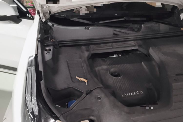 Used Lynk & Co 01 2017 2.0T Two-Wheel Drive Pro Edition Engine Bay Right