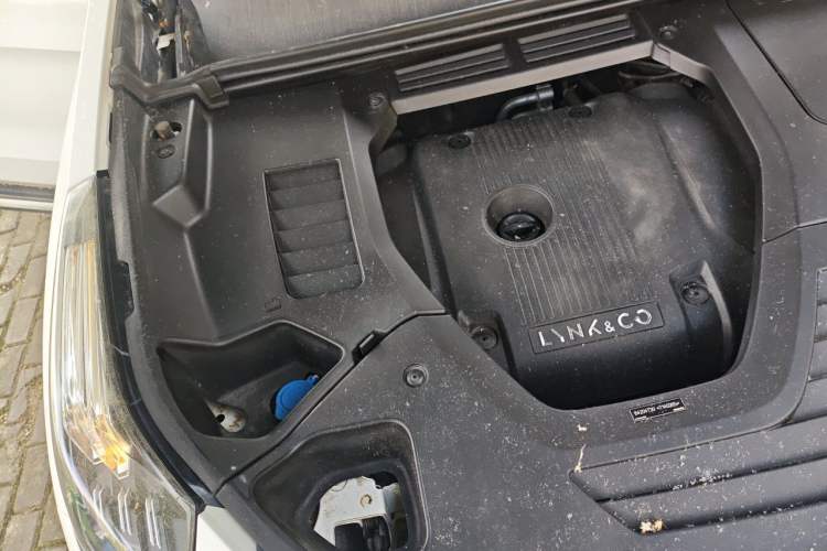 Used Lynk & Co 01 2017 2.0T Two-Wheel-Drive Version Engine Bay Right