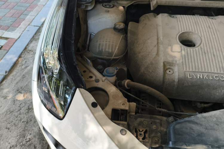 Used Lynk & Co 01 2017 2.0T Two-Wheel Drive Pro Edition Engine Bay Right