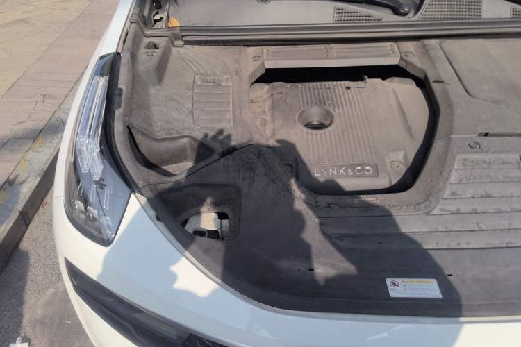 Used Lynk & Co 01 2017 2.0T Two-Wheel Drive Pro Edition Engine Bay Right