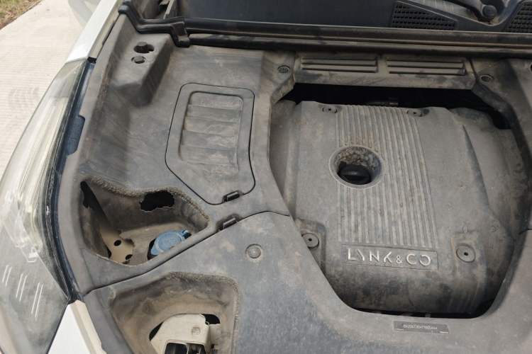 Used Lynk & Co 01 2017 2.0T Four-Wheel Drive Pro Edition Engine Bay Right
