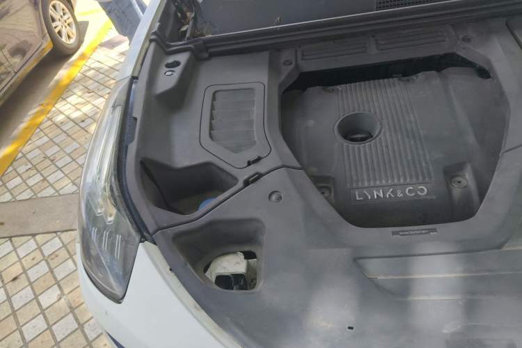 Used Lynk & Co 01 2017 2.0T Two-Wheel Drive Pro Edition Engine Bay Right
