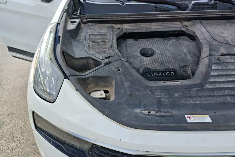 Used Lynk & Co 01 2017 2.0T Two-Wheel Drive Pro Edition Engine Bay Right