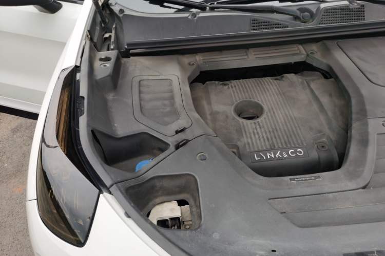 Used Lynk & Co 01 2017 2.0T Four-Wheel Drive Pro Edition Engine Bay Right