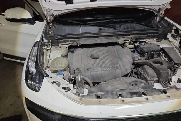 Used Lynk & Co 01 2017 2.0T Two-Wheel Drive Pro Edition Engine Bay Right