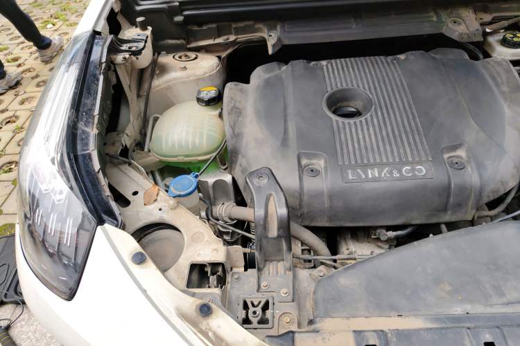 Used Lynk & Co 01 2017 2.0T Two-Wheel-Drive Version Engine Bay Right