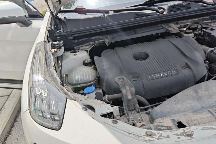 Used Lynk & Co 01 2017 2.0T Two-Wheel Drive Pro Edition Engine Bay Right