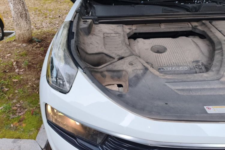 Used Lynk & Co 01 2017 2.0T Two-Wheel-Drive Version Engine Bay Right