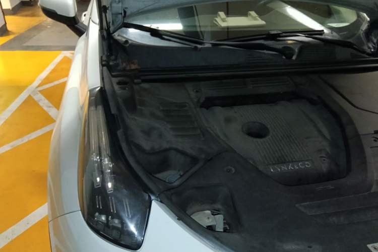 Used Lynk & Co 01 2017 2.0T Two-Wheel-Drive Version Engine Bay Right