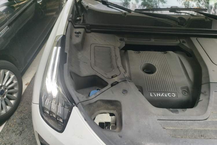 Used Lynk & Co 01 2017 2.0T Four-Wheel Drive Pro Edition Engine Bay Right